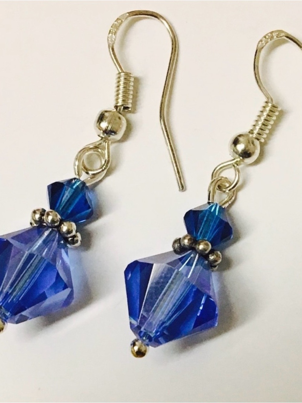 ✅🌹1 1/4” Cobalt Blue Faceted Crystal Drop Earrings.
